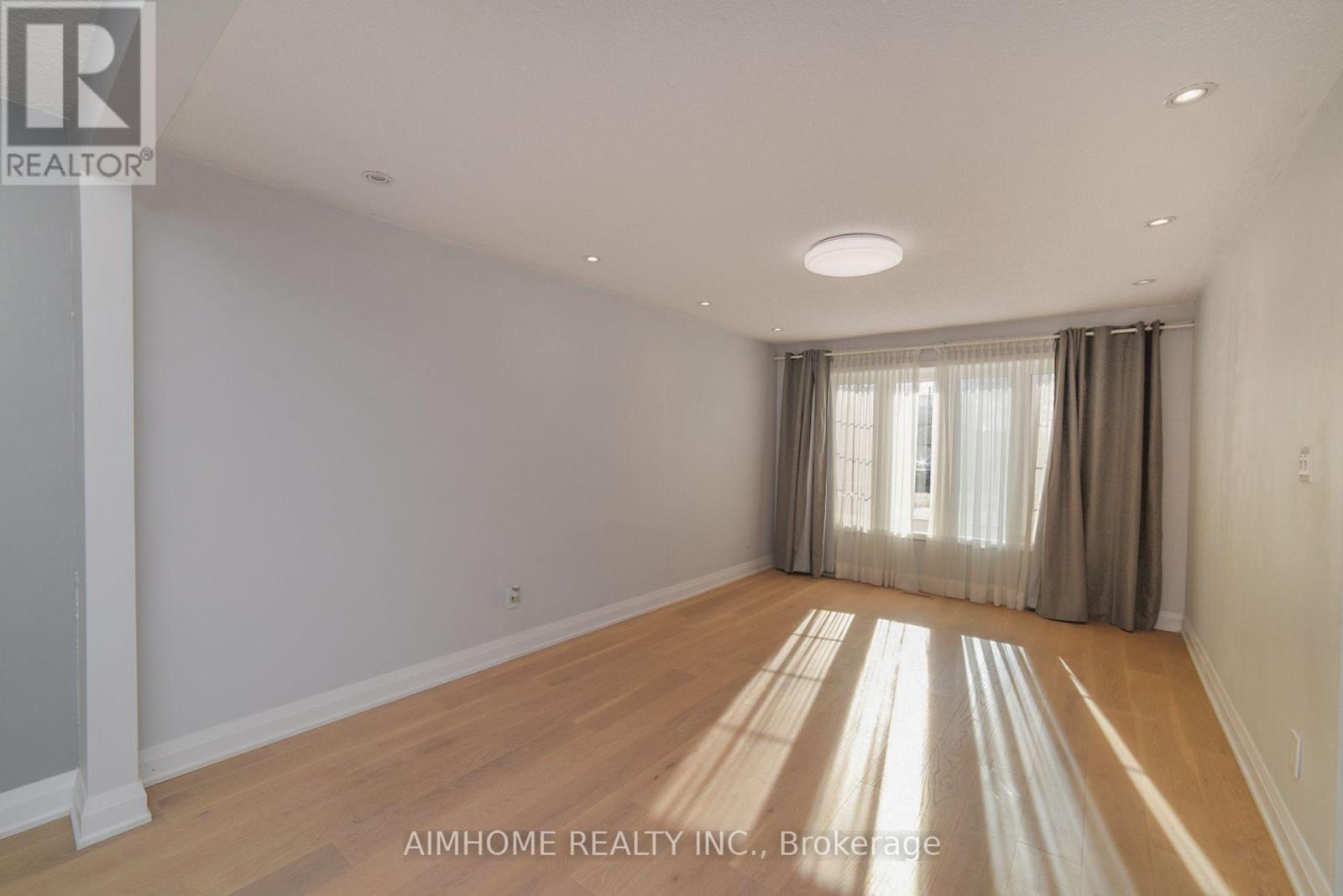 28 Longbow Square, Toronto, Ontario  M1W 2W7 - Photo 5 - E12659608