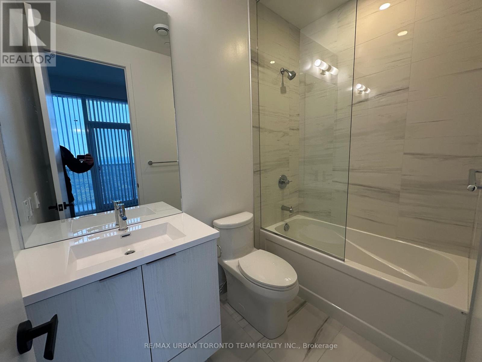 4906 - 8 Interchange Way, Vaughan, Ontario  L4K 5Z7 - Photo 13 - N12659618