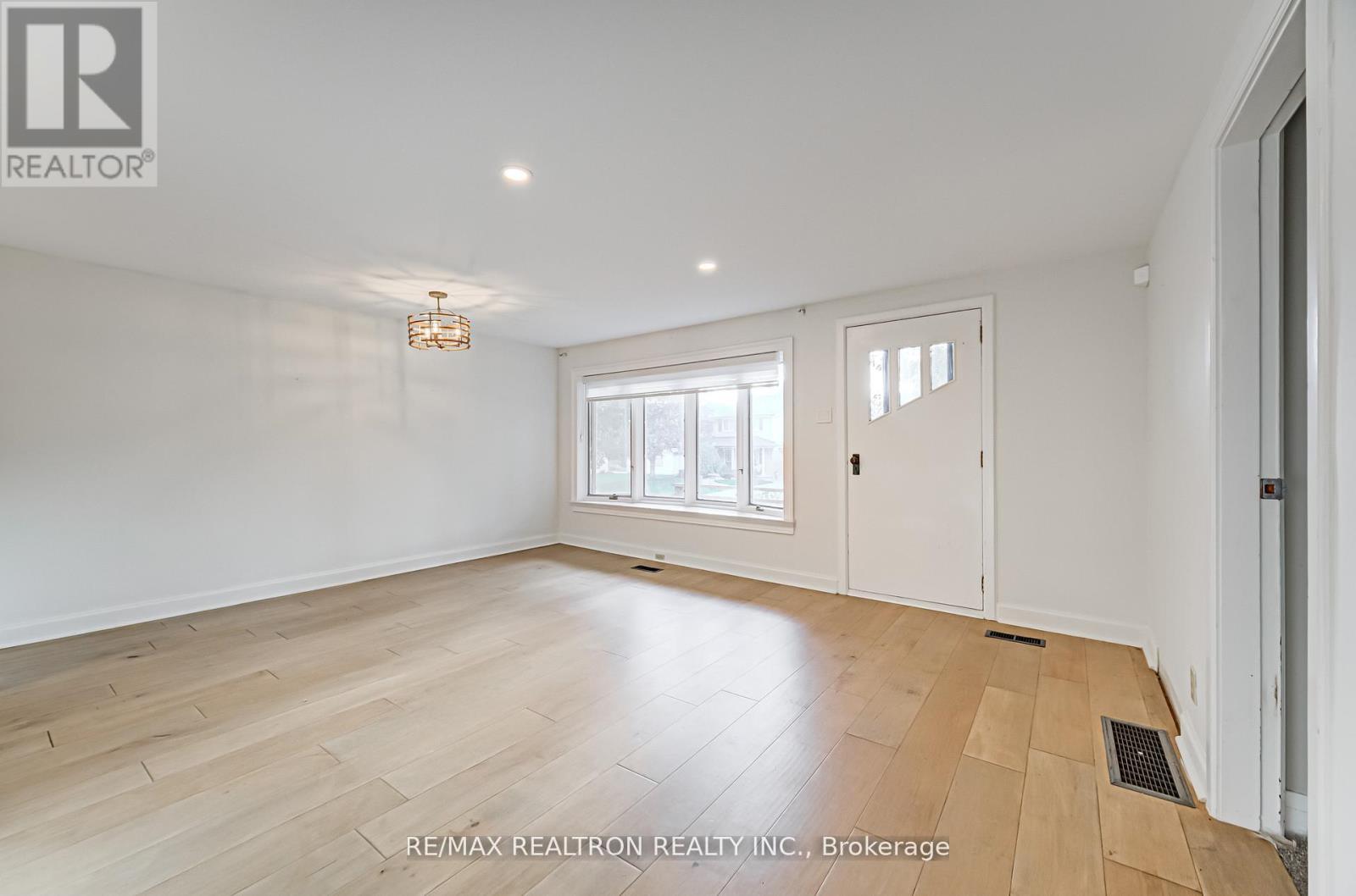 7 Victory Drive, East Gwillimbury, Ontario  L0G 1M0 - Photo 23 - N12659620