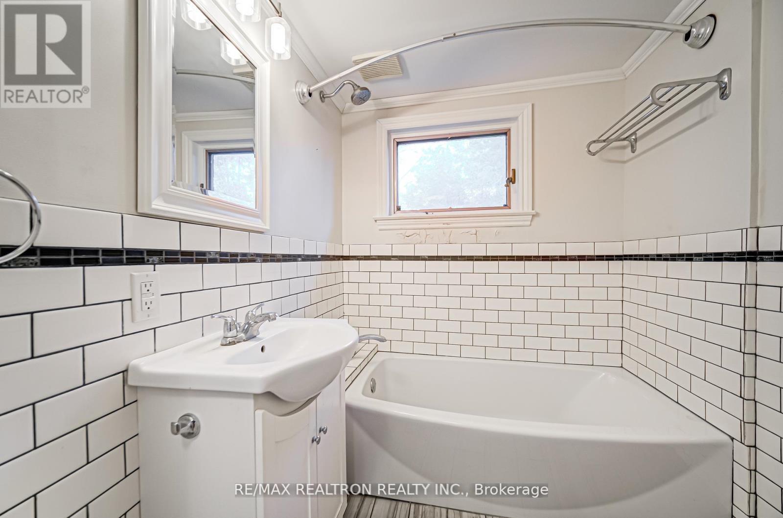 7 Victory Drive, East Gwillimbury, Ontario  L0G 1M0 - Photo 30 - N12659620