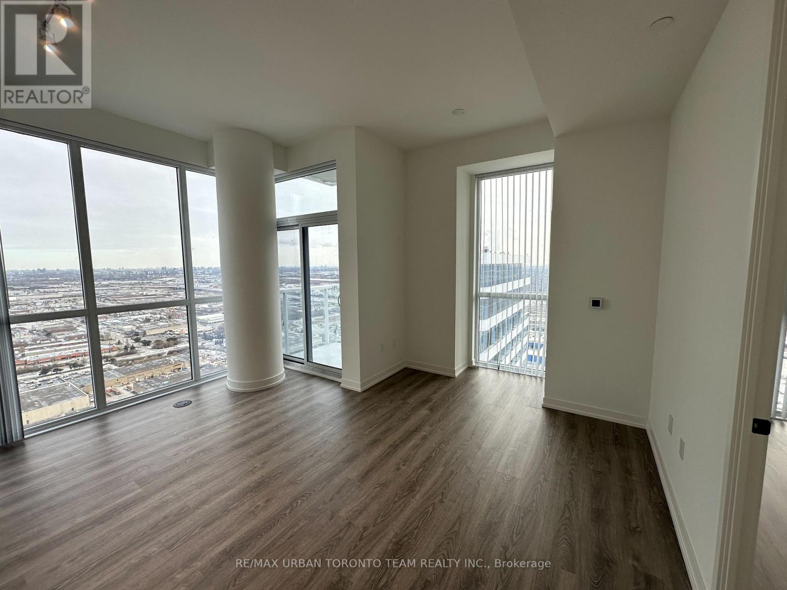 4909 - 8 Interchange Way, Vaughan, Ontario  L4K 5Z7 - Photo 2 - N12659658