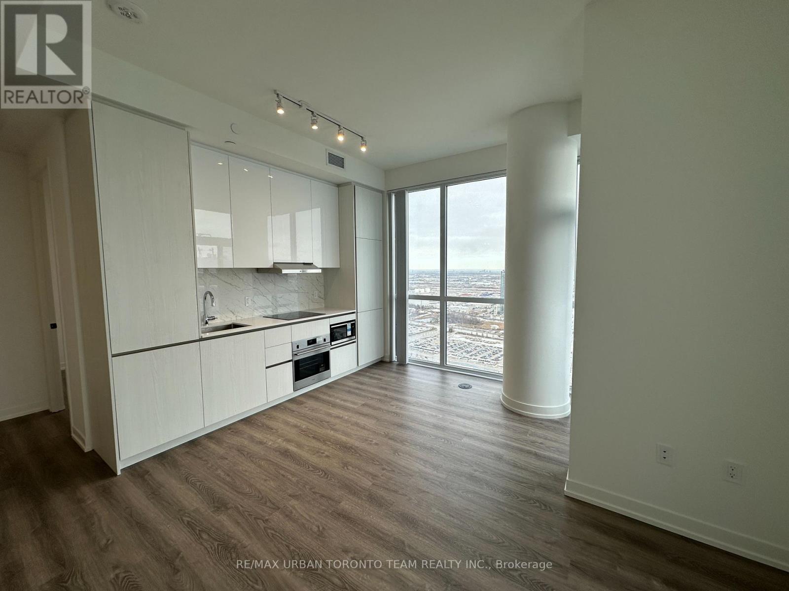 4909 - 8 Interchange Way, Vaughan, Ontario  L4K 5Z7 - Photo 3 - N12659658