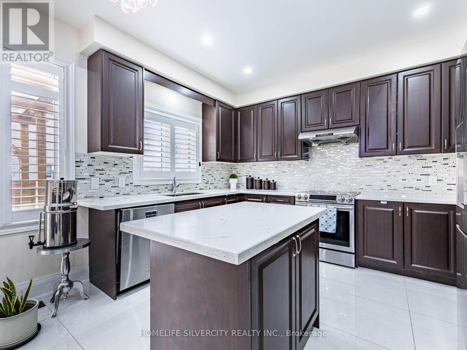 16 Cloncurry Street, Brampton, Ontario  L6P 4G3 - Photo 18 - W12659656