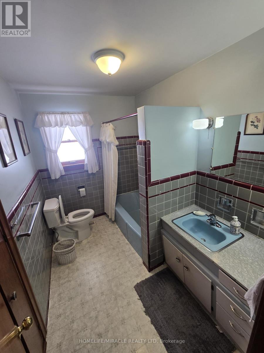 3050 Dingman Drive, London South, Ontario  N6E 3W8 - Photo 4 - X12659622