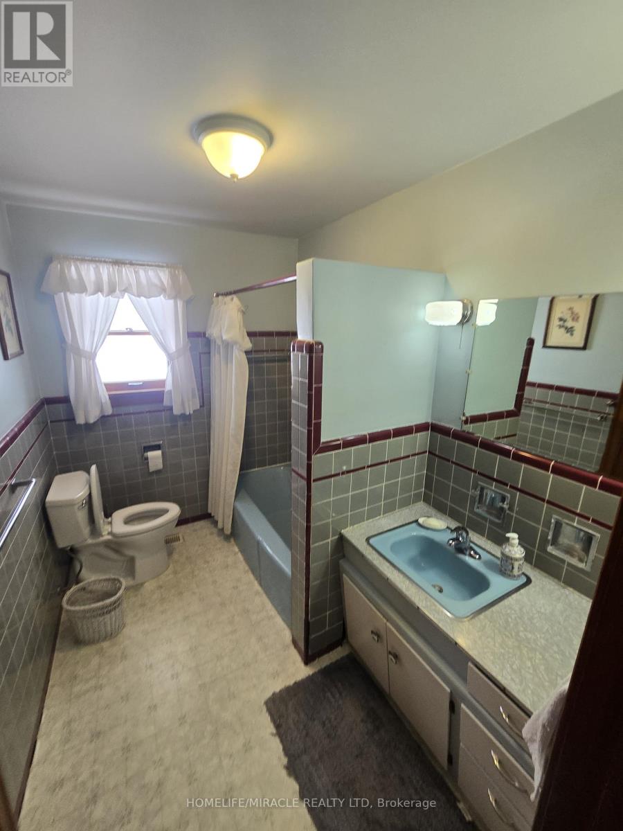 3050 Dingman Drive, London South, Ontario  N6E 3W8 - Photo 6 - X12659622