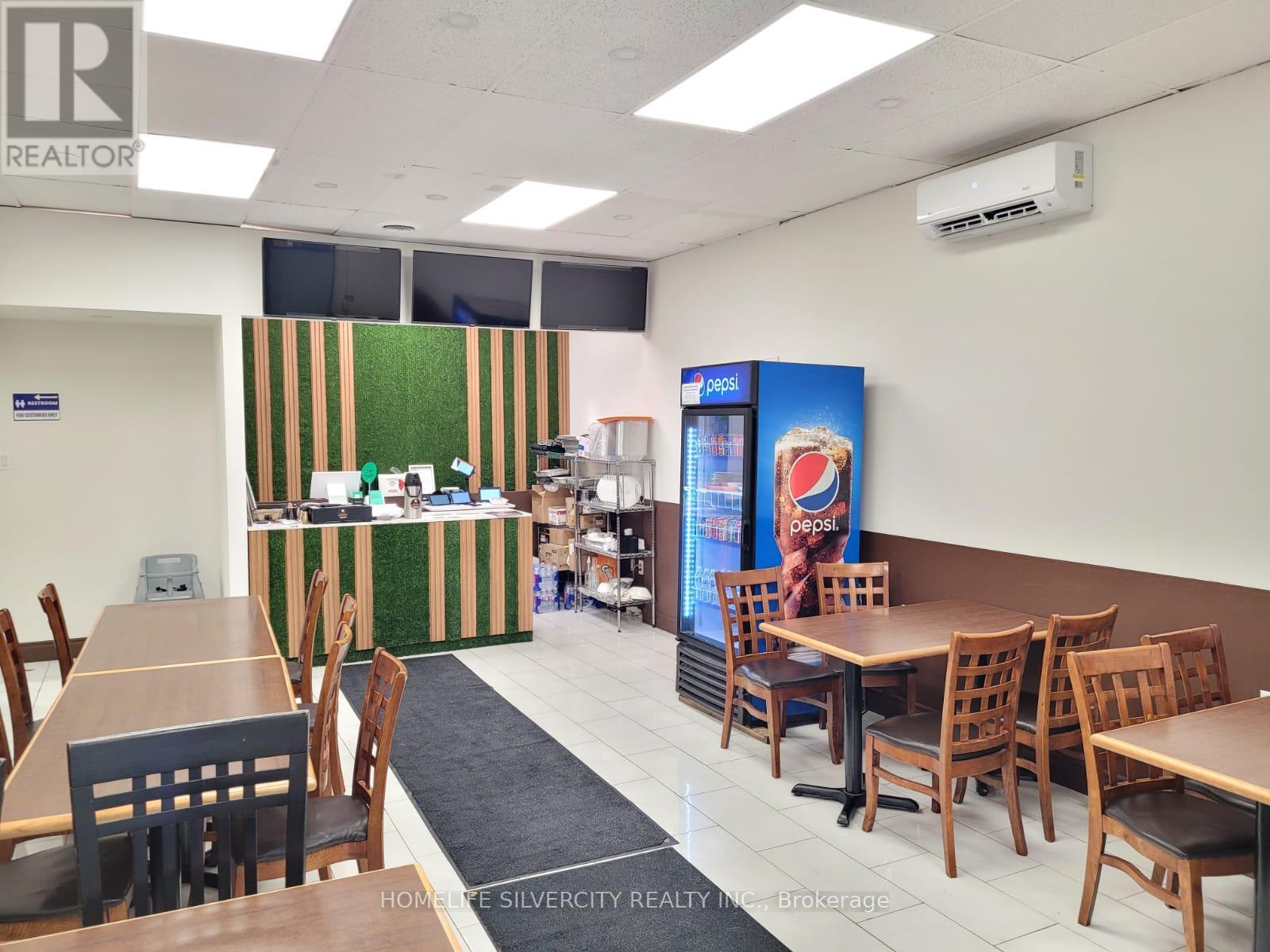 6119 Main Street, Niagara Falls, Ontario L2G 6A2 - Photo 2 - X12659652