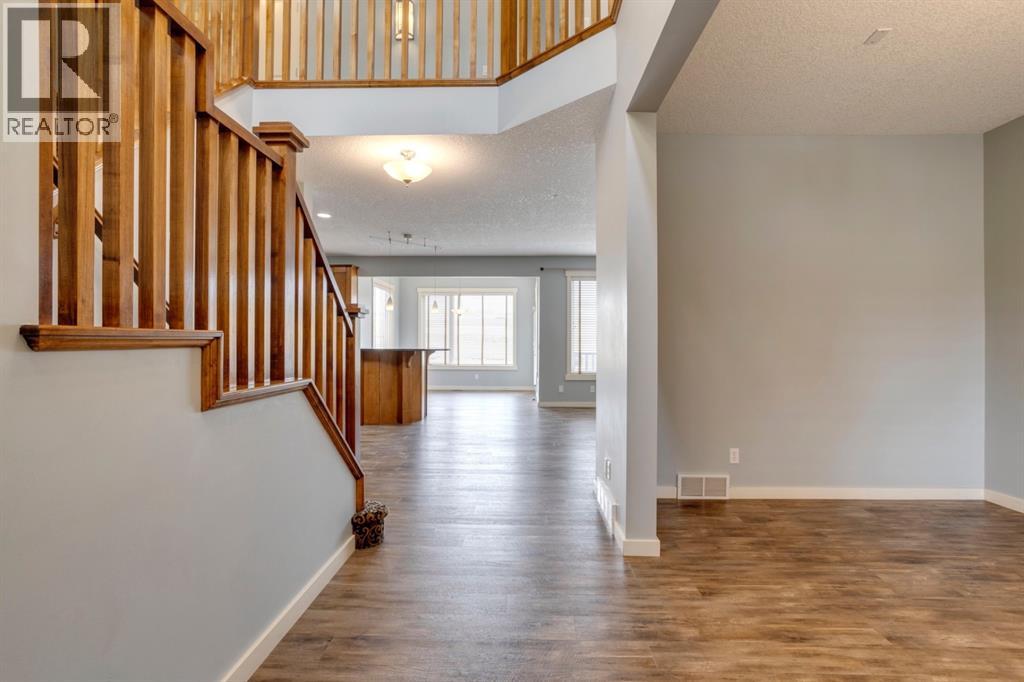 461 Discovery Ridge Boulevard Sw, Calgary, Alberta  T3H 5X6 - Photo 3 - A2276202