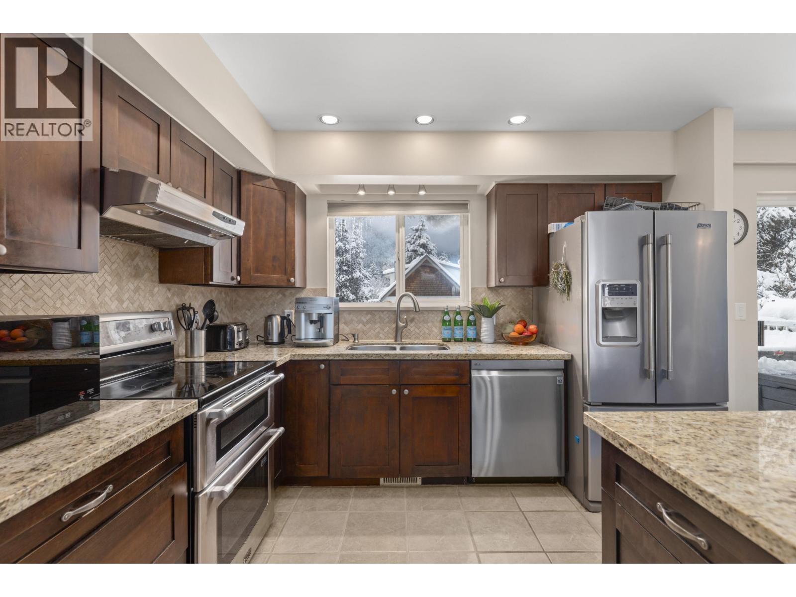 7391 Larch Street, Pemberton, British Columbia  V0N 2L0 - Photo 18 - R3075609