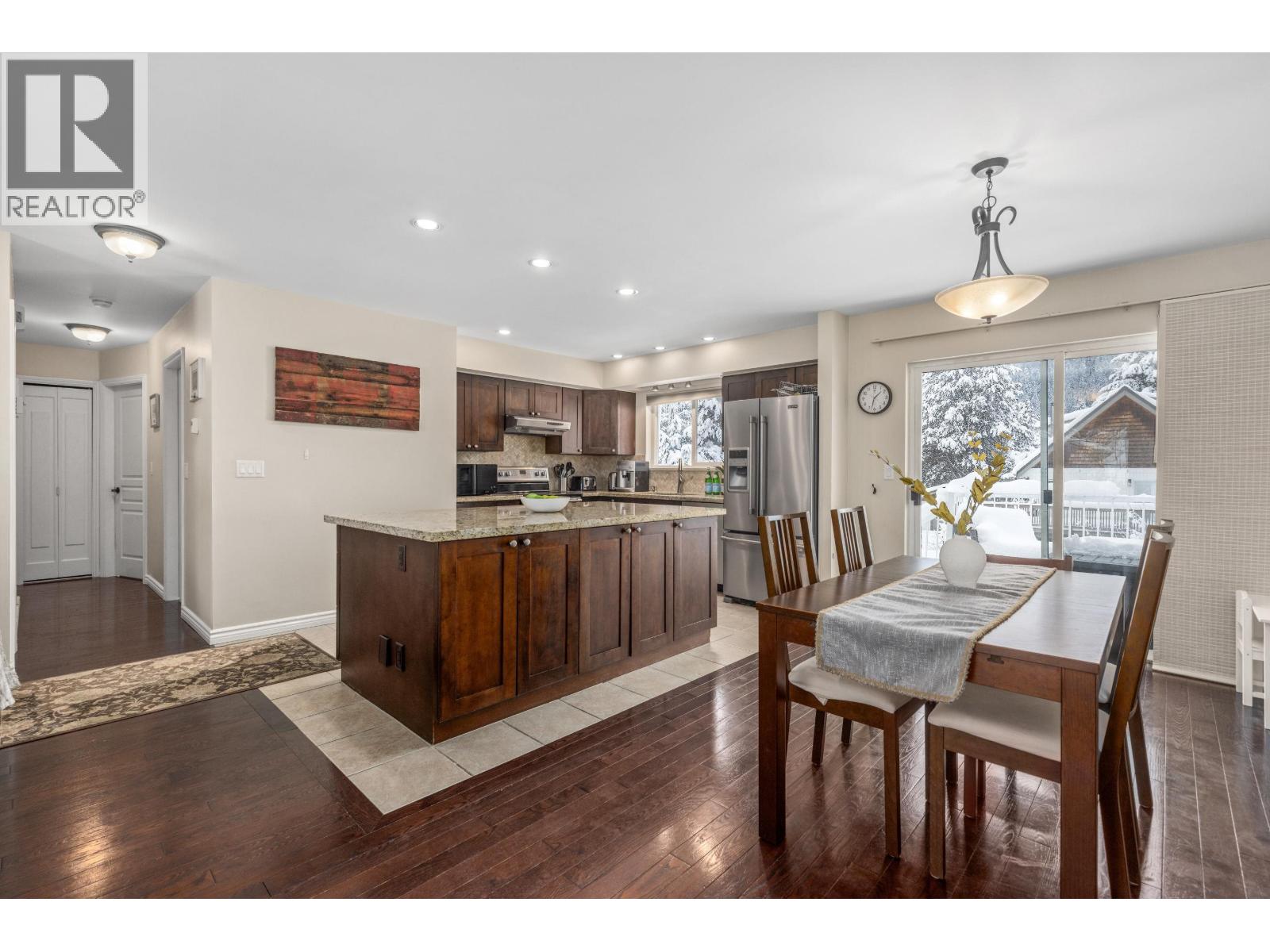 7391 Larch Street, Pemberton, British Columbia  V0N 2L0 - Photo 19 - R3075609