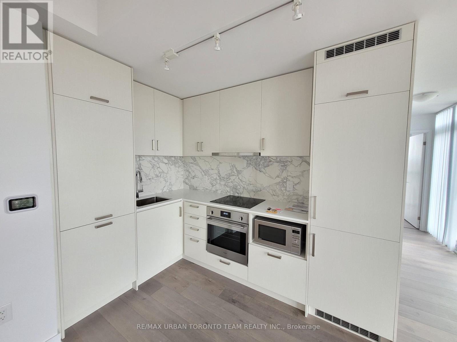 909 - 60 Honeycrisp Crescent, Vaughan, Ontario  L4K 0M7 - Photo 2 - N12659684