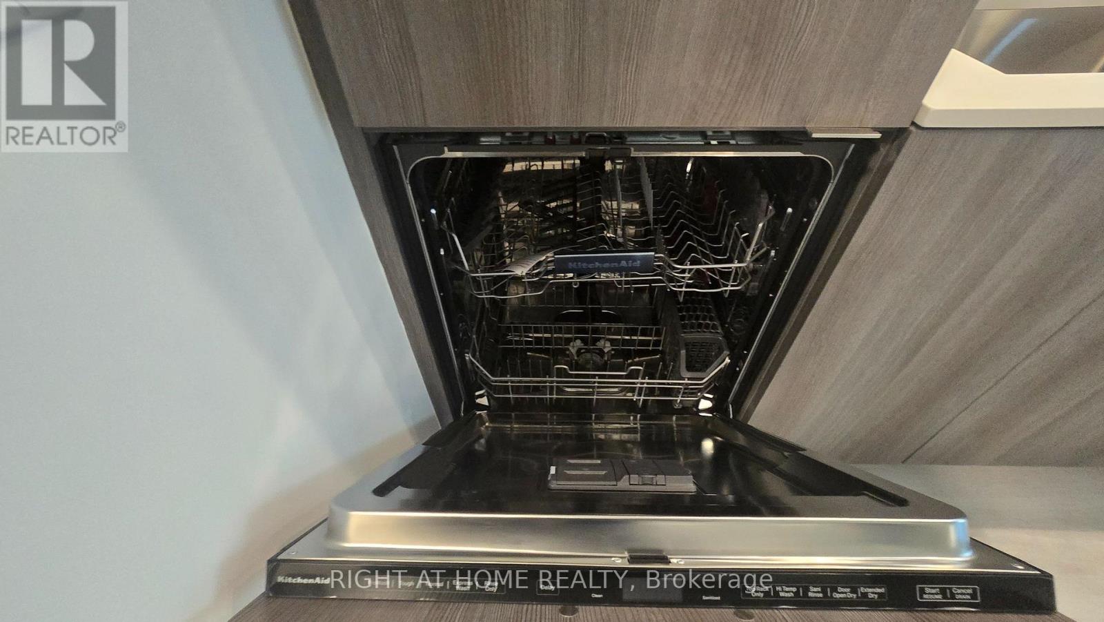 209 - 60 Central Park Road Way, Toronto, Ontario  M9A 0E6 - Photo 15 - W12659670