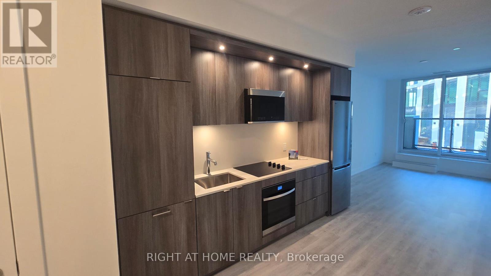 209 - 60 Central Park Road Way, Toronto, Ontario  M9A 0E6 - Photo 6 - W12659670