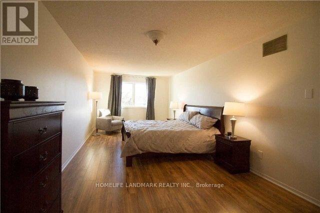 235 River Oaks Boulevard W, Oakville, Ontario  L6H 3V2 - Photo 2 - W12659690