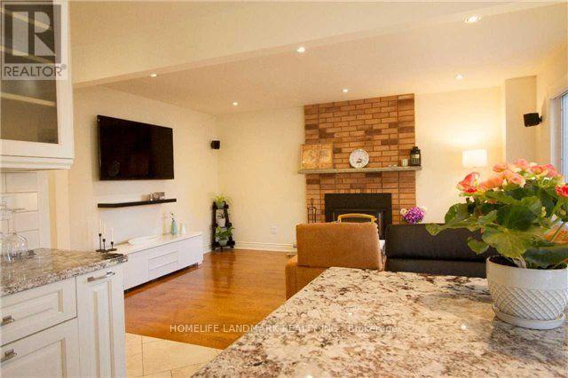 235 River Oaks Boulevard W, Oakville, Ontario  L6H 3V2 - Photo 6 - W12659690