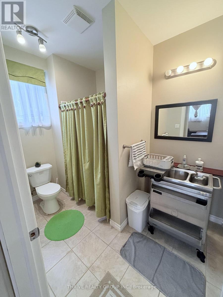 Lower - 2230 Coronation Drive, London North, Ontario  N6G 0B9 - Photo 5 - X12659714