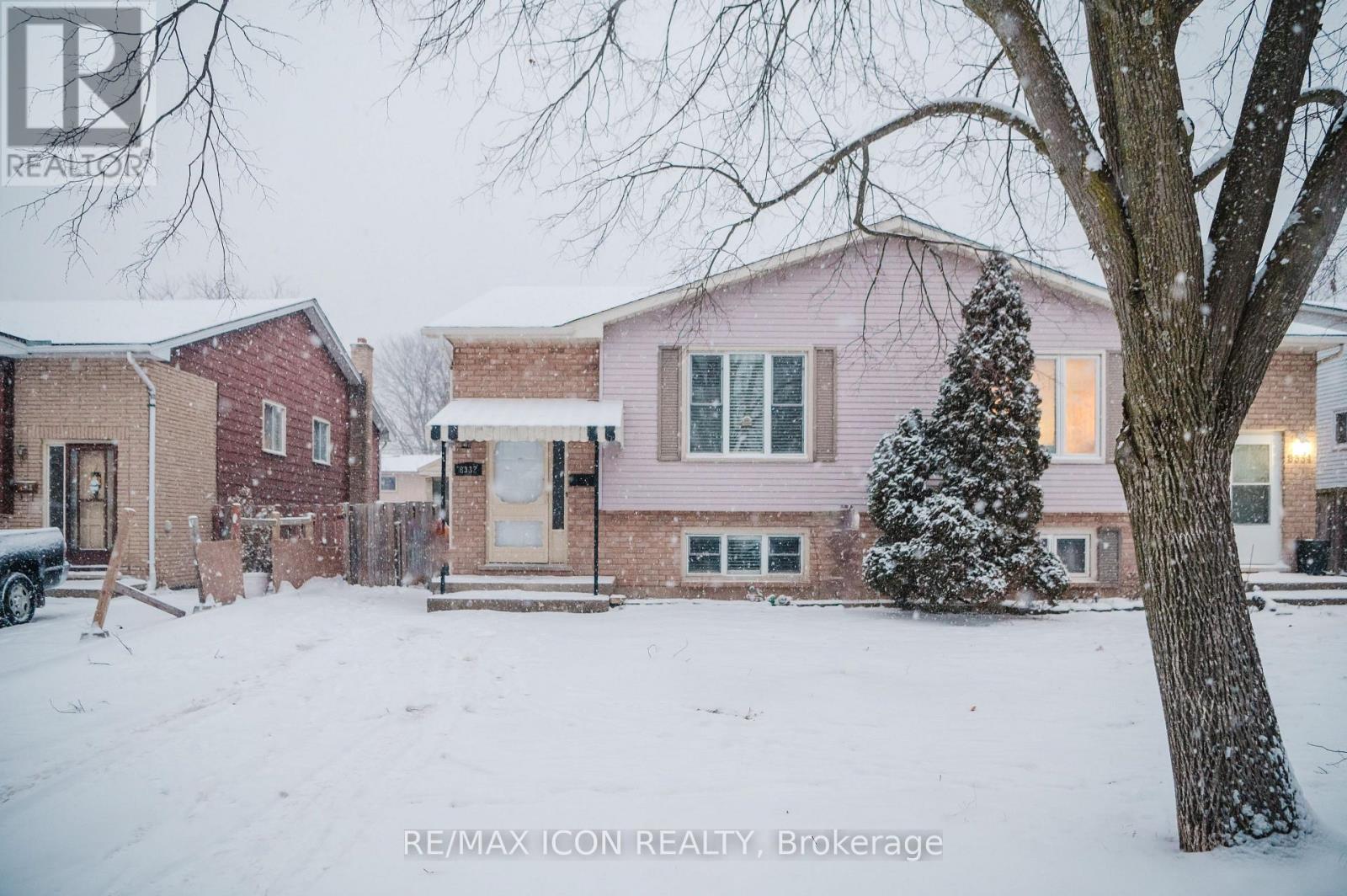 8332 Mundare Crescent, Niagara Falls, Ontario  L2G 7M5 - Photo 2 - X12659720