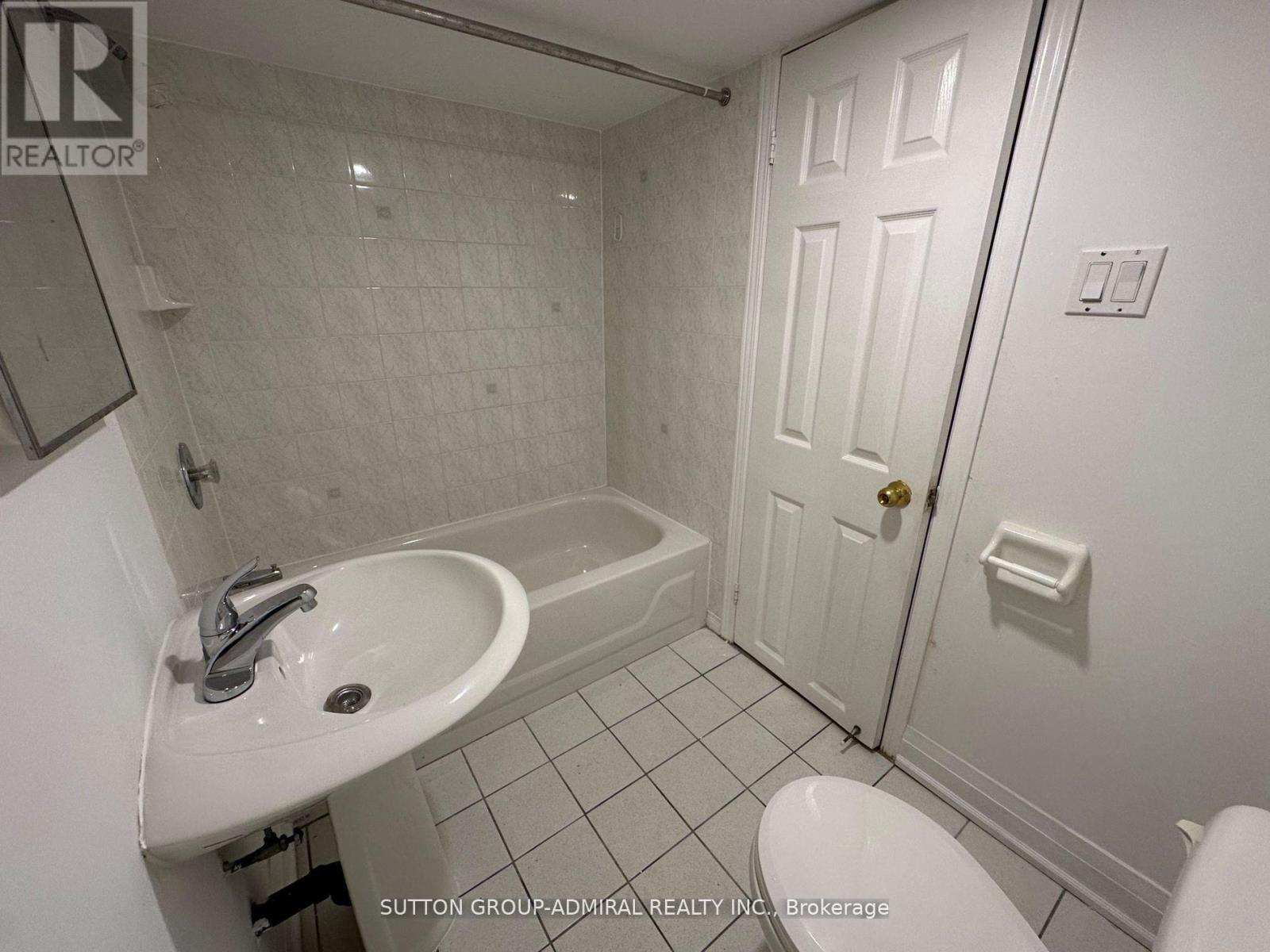 Lower A - 7 Resolution Crescent, Toronto, Ontario  M2H 1N3 - Photo 13 - C12659706