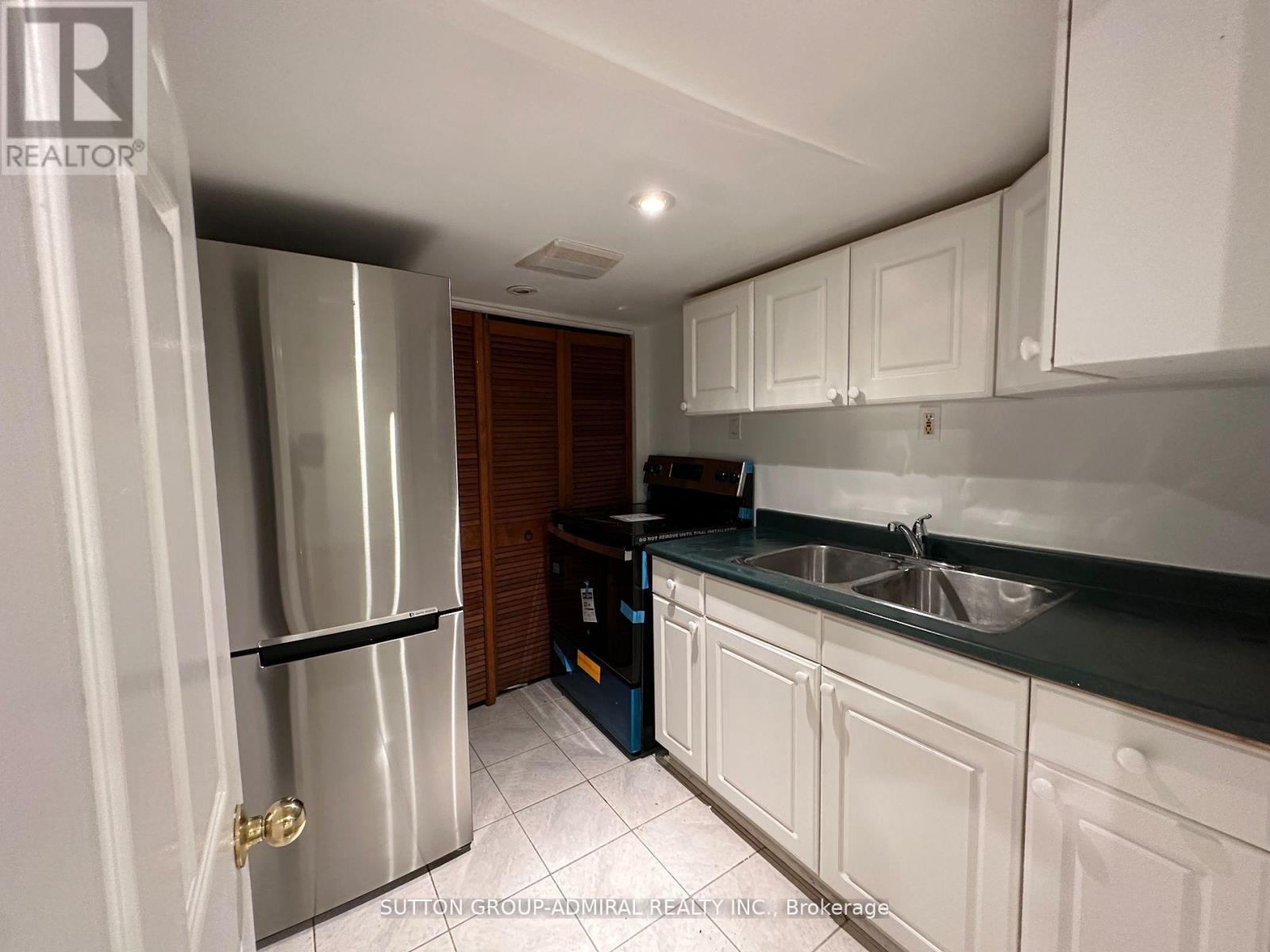 Lower A - 7 Resolution Crescent, Toronto, Ontario  M2H 1N3 - Photo 5 - C12659706