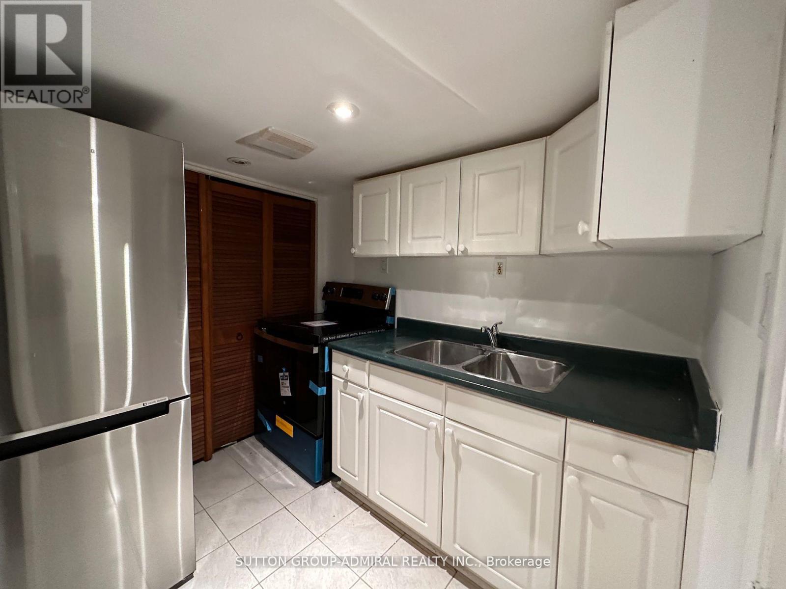 Lower A - 7 Resolution Crescent, Toronto, Ontario  M2H 1N3 - Photo 7 - C12659706