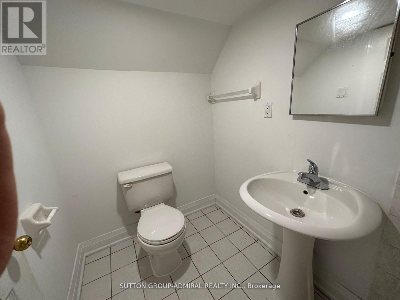 Lower A - 7 Resolution Crescent, Toronto, Ontario  M2H 1N3 - Photo 8 - C12659706