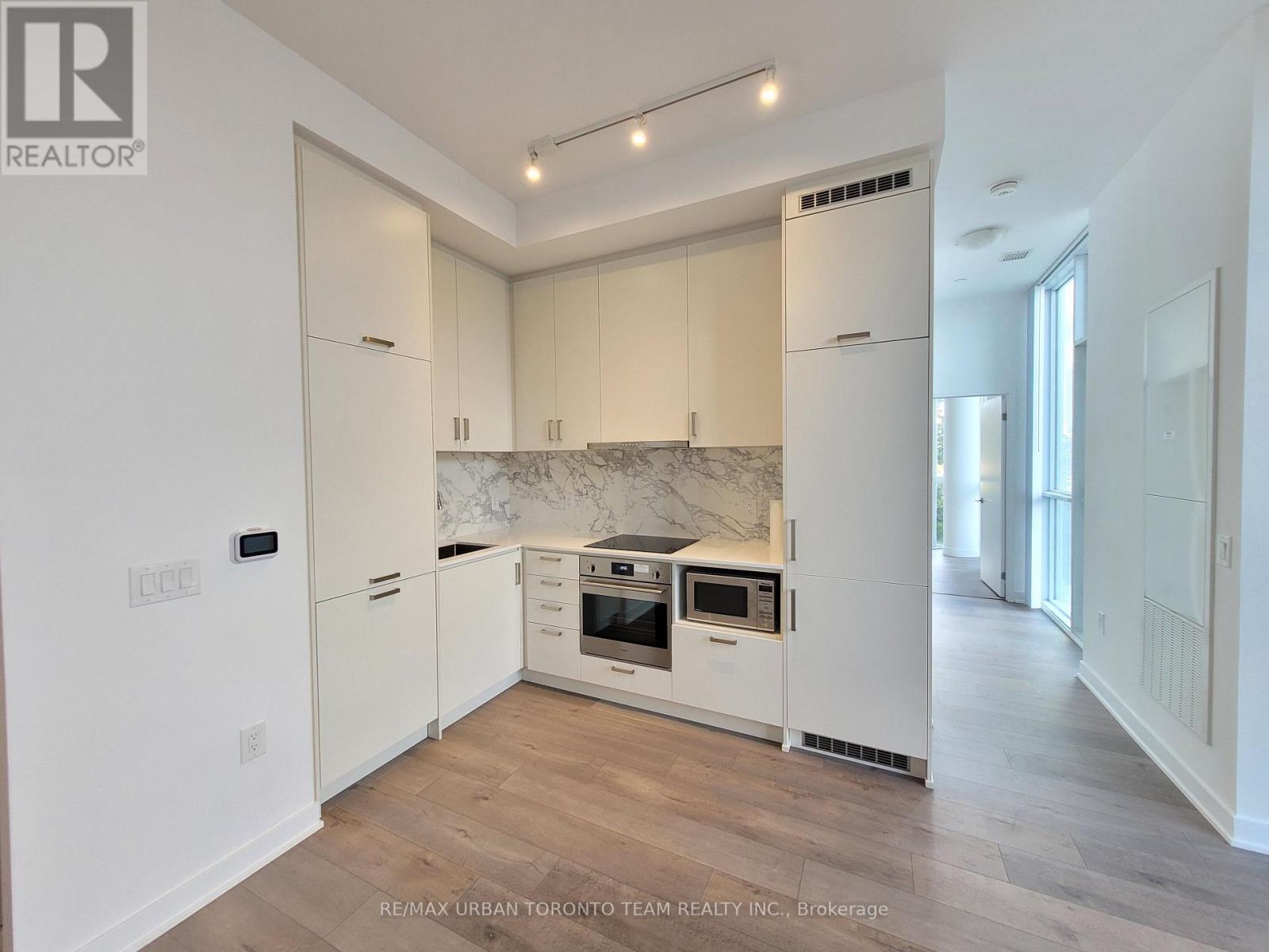 106 - 60 Honeycrisp Crescent, Vaughan, Ontario  L4K 5Z8 - Photo 3 - N12659736