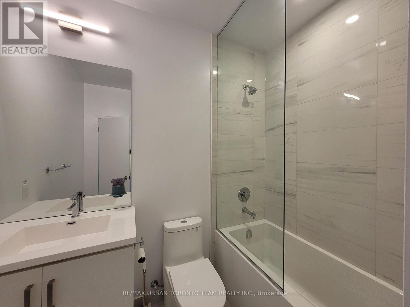 106 - 60 Honeycrisp Crescent, Vaughan, Ontario  L4K 5Z8 - Photo 8 - N12659736