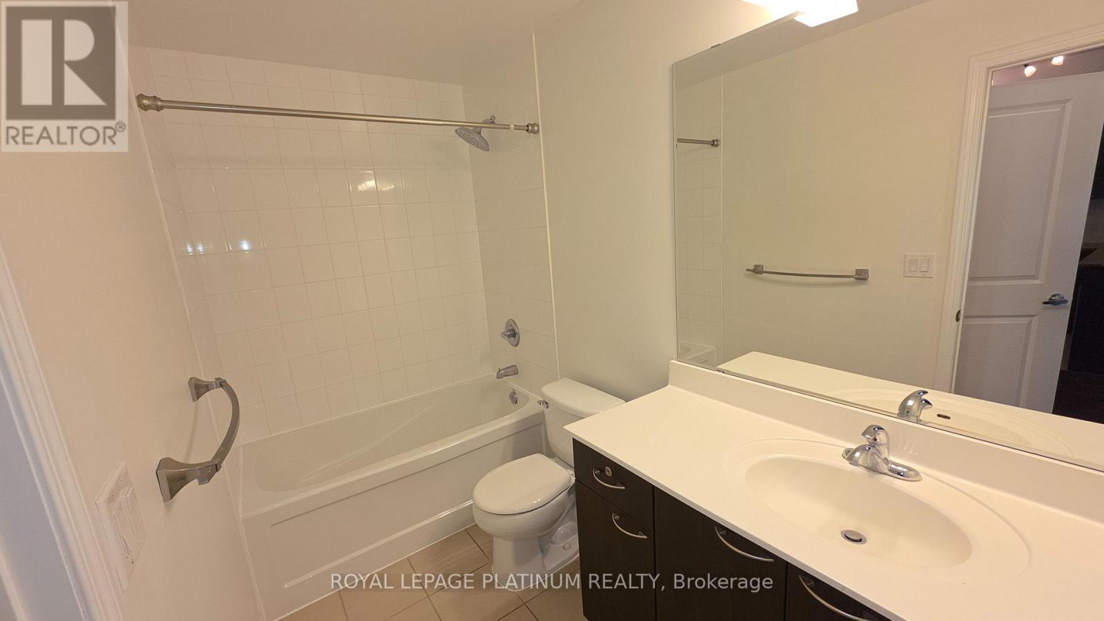 411 - 385 Prince Of Wales Drive, Mississauga, Ontario  L5B 0C6 - Photo 10 - W12652156