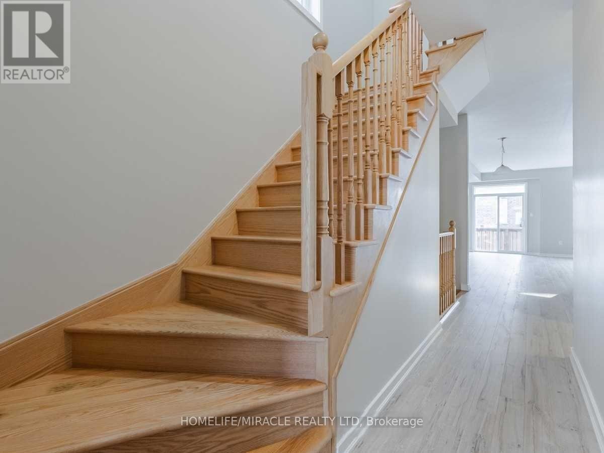 Upper - 414 Queen Mary Drive, Brampton, Ontario  L7A 0A9 - Photo 4 - W12659722