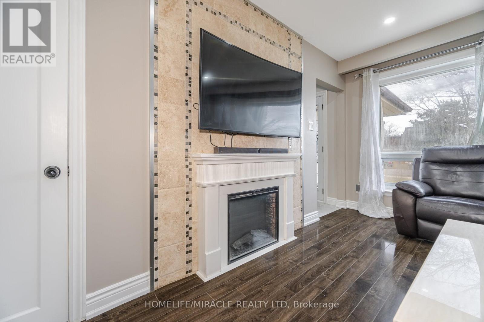 345 Silverstone Drive, Toronto, Ontario  M9V 3J8 - Photo 10 - W12659726