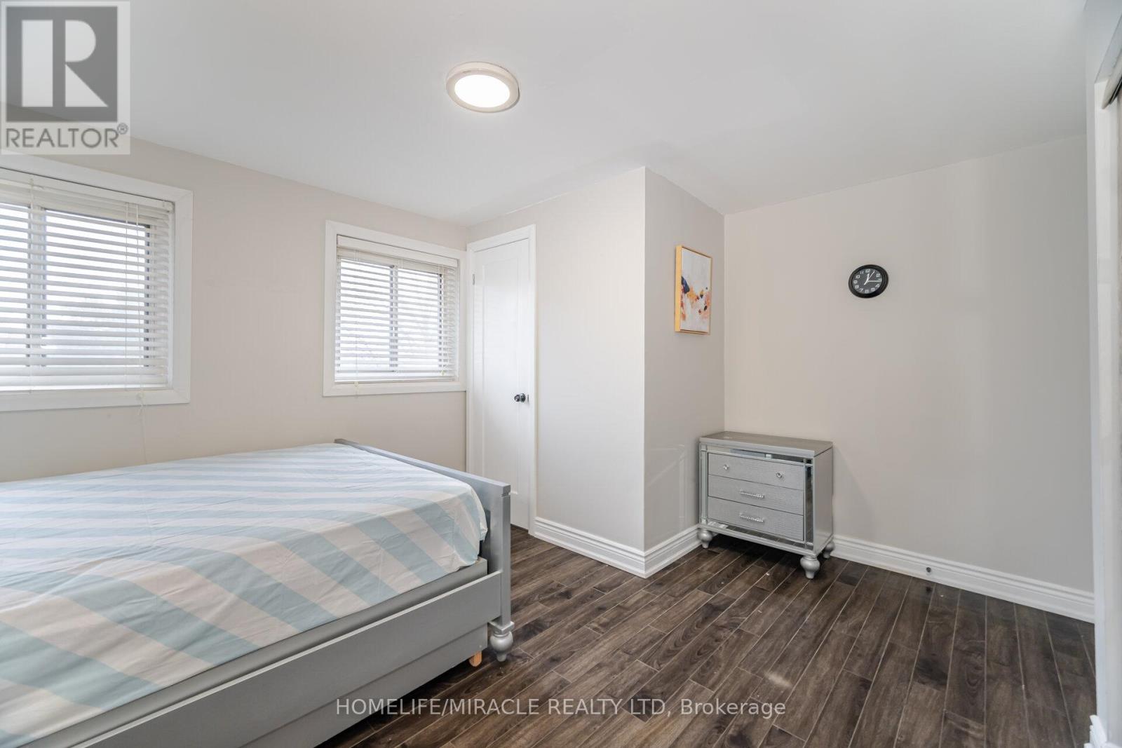 345 Silverstone Drive, Toronto, Ontario  M9V 3J8 - Photo 27 - W12659726