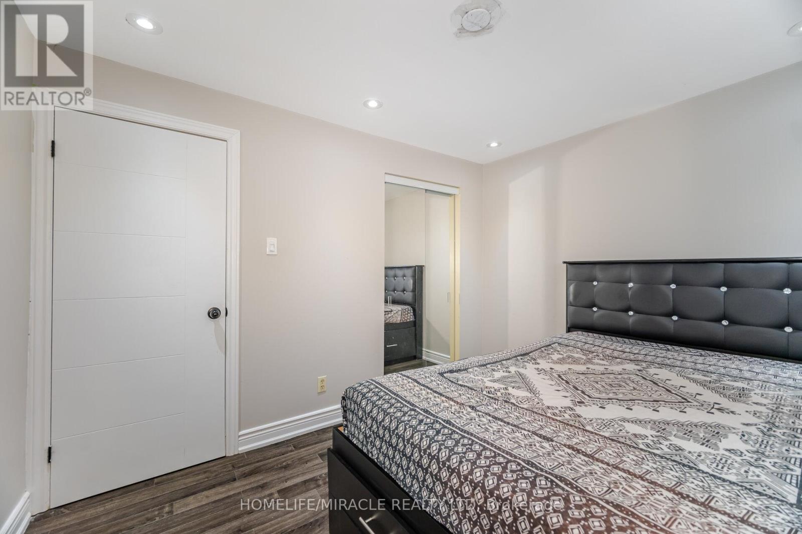 345 Silverstone Drive, Toronto, Ontario  M9V 3J8 - Photo 31 - W12659726