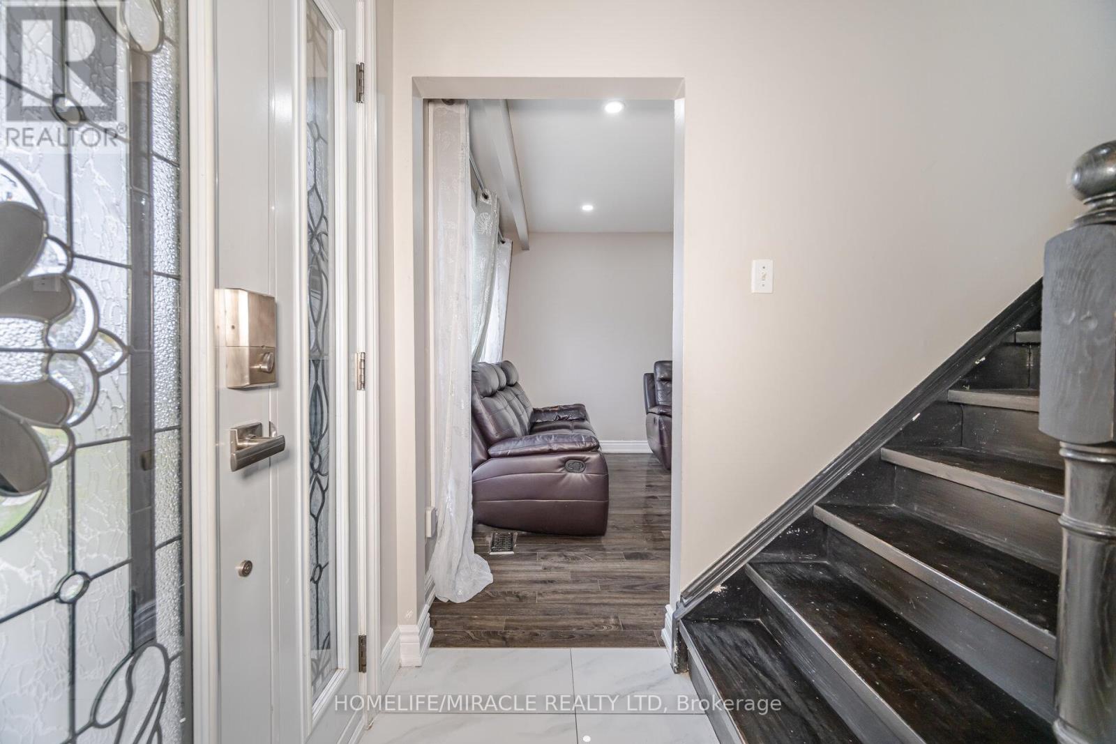 345 Silverstone Drive, Toronto, Ontario  M9V 3J8 - Photo 7 - W12659726