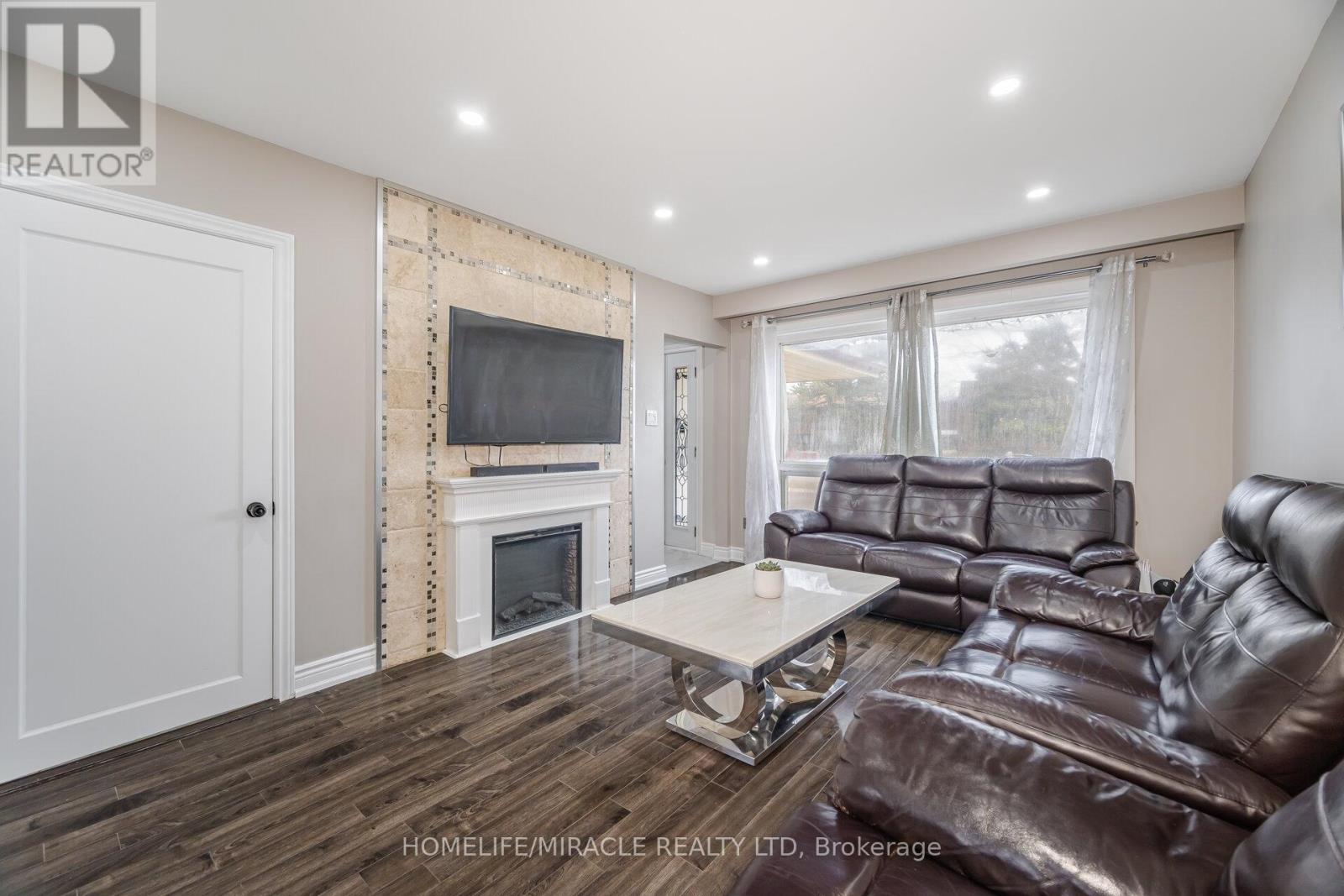 345 Silverstone Drive, Toronto, Ontario  M9V 3J8 - Photo 9 - W12659726