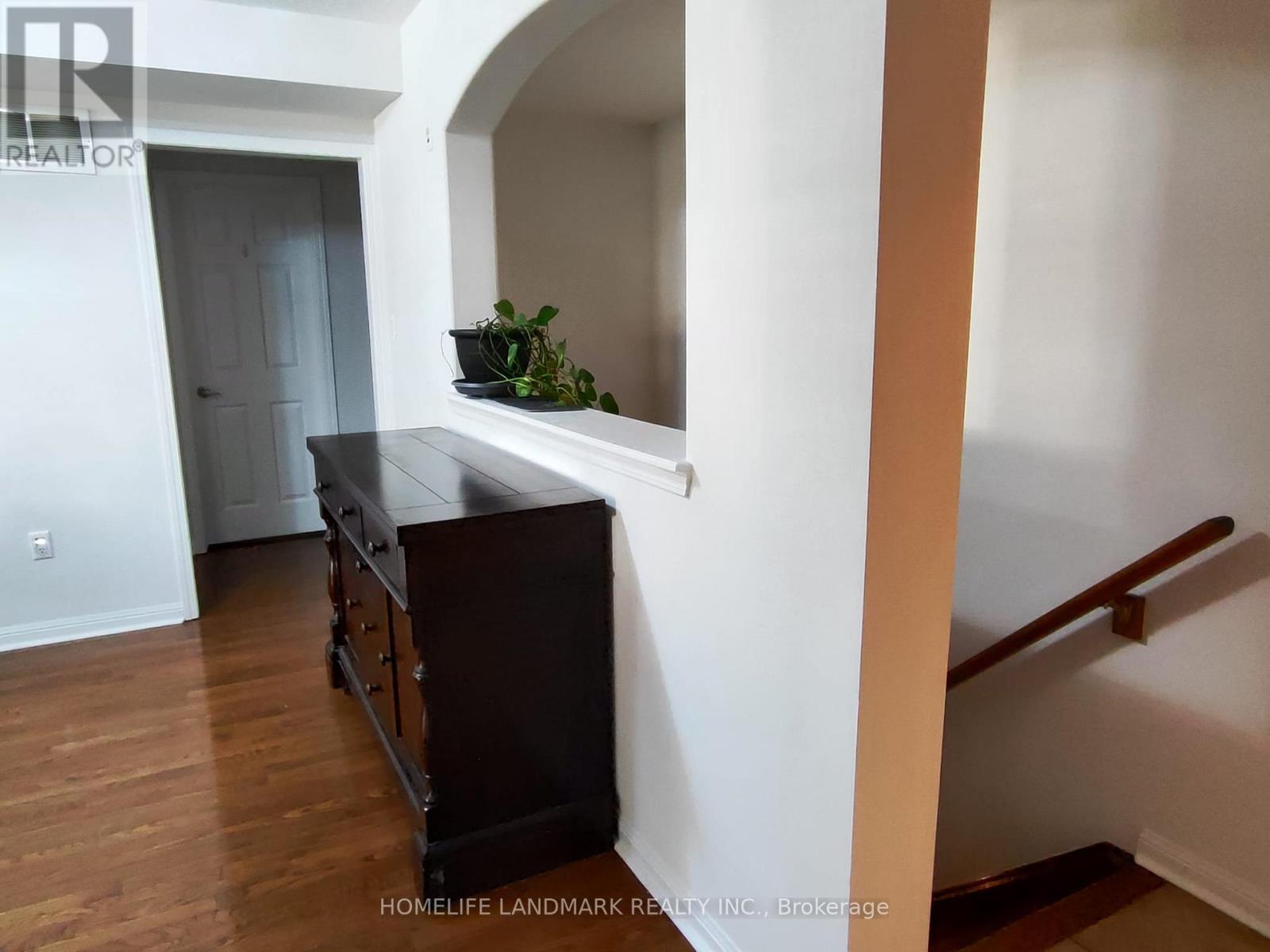 1 - 575 Dundas Street W, Mississauga, Ontario  L5B 0B2 - Photo 10 - W12659738