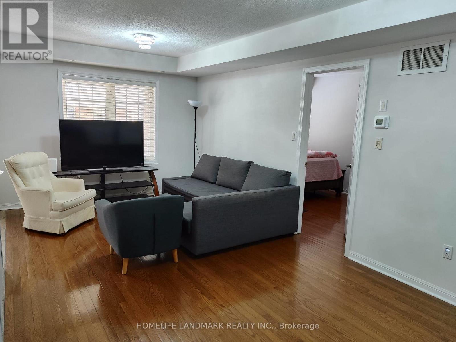 1 - 575 Dundas Street W, Mississauga, Ontario  L5B 0B2 - Photo 2 - W12659738
