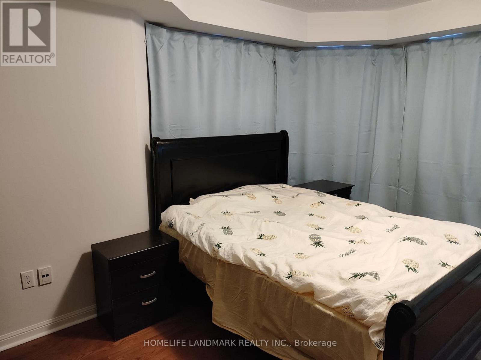 1 - 575 Dundas Street W, Mississauga, Ontario  L5B 0B2 - Photo 4 - W12659738