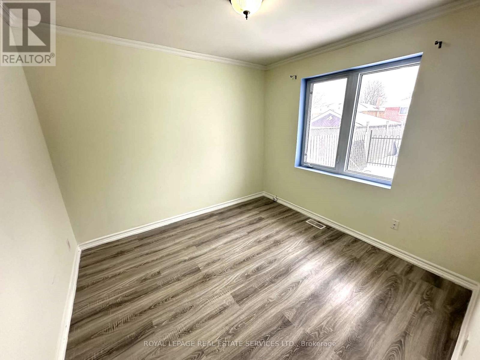 7 Kingsmere Crescent, Brampton, Ontario  L6X 1Z3 - Photo 8 - W12527198