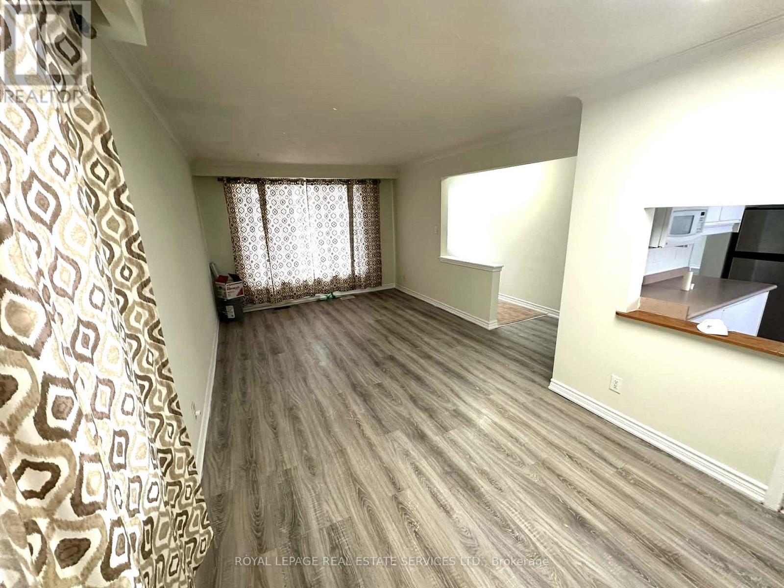 7 Kingsmere Crescent, Brampton, Ontario  L6X 1Z3 - Photo 3 - W12527198