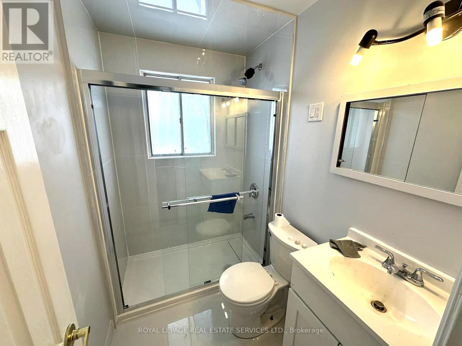 7 Kingsmere Crescent, Brampton, Ontario  L6X 1Z3 - Photo 9 - W12527198