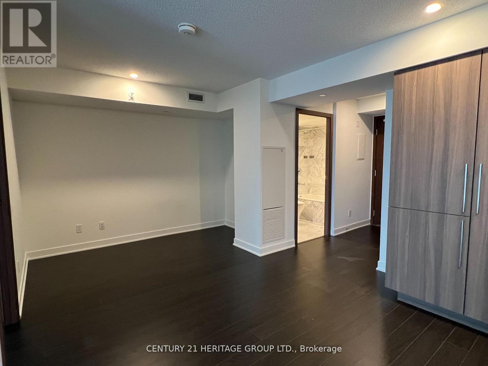 2210 - 19 Bathurst Street, Toronto, Ontario  M5V 2P1 - Photo 14 - C12659752