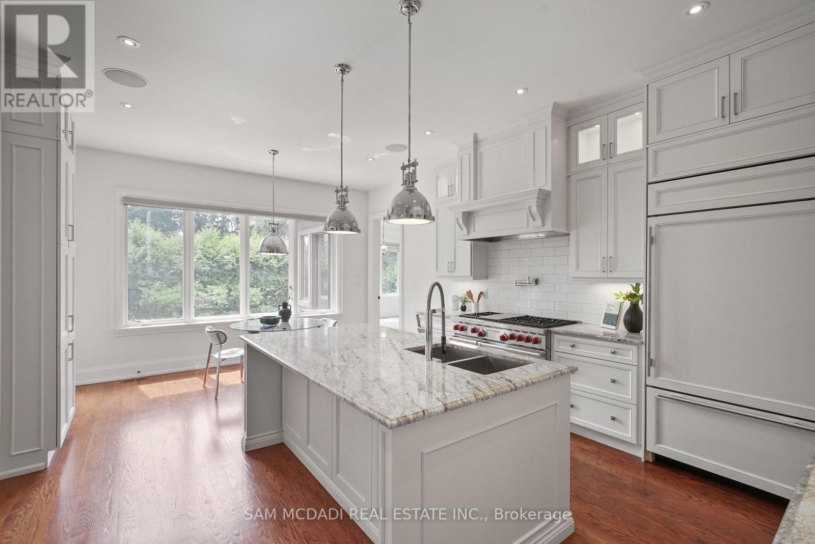 190 Maplewood Road, Mississauga, Ontario  L5G 2M6 - Photo 12 - W12659750