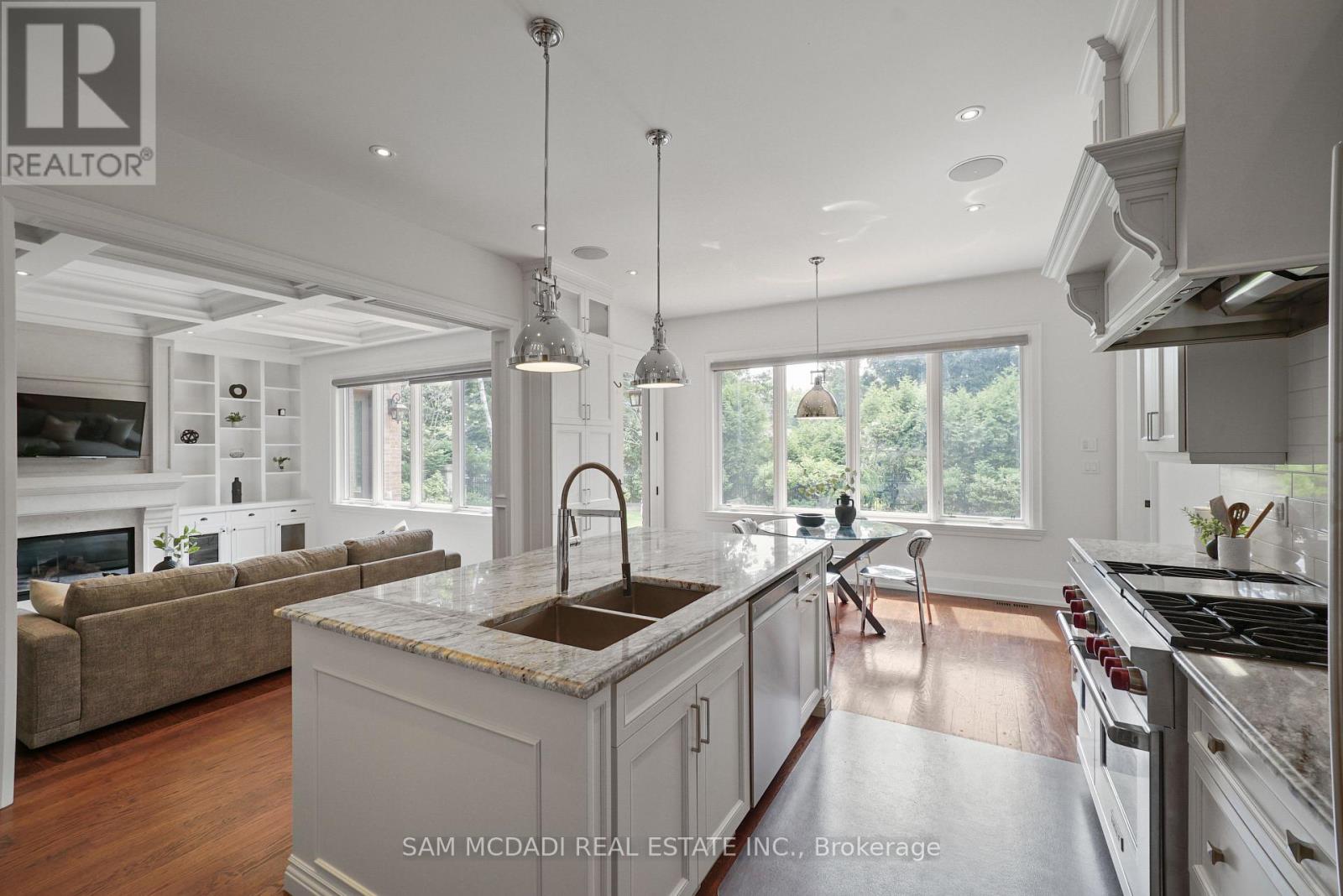 190 Maplewood Road, Mississauga, Ontario  L5G 2M6 - Photo 14 - W12659750