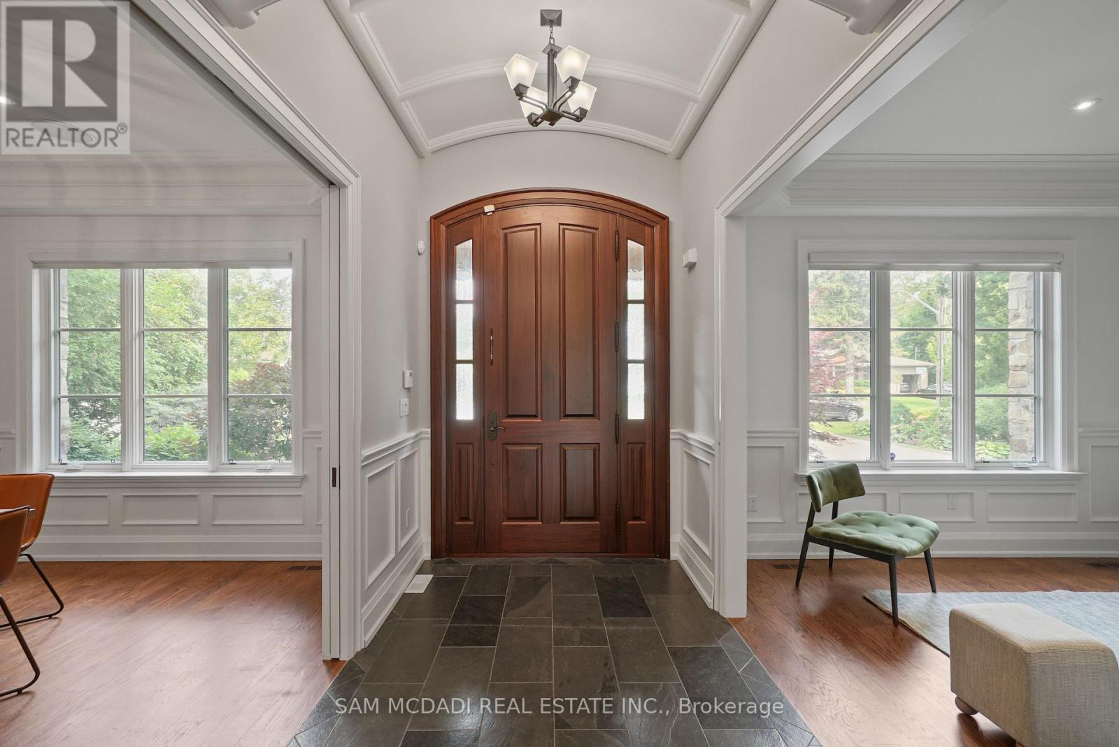 190 Maplewood Road, Mississauga, Ontario  L5G 2M6 - Photo 4 - W12659750