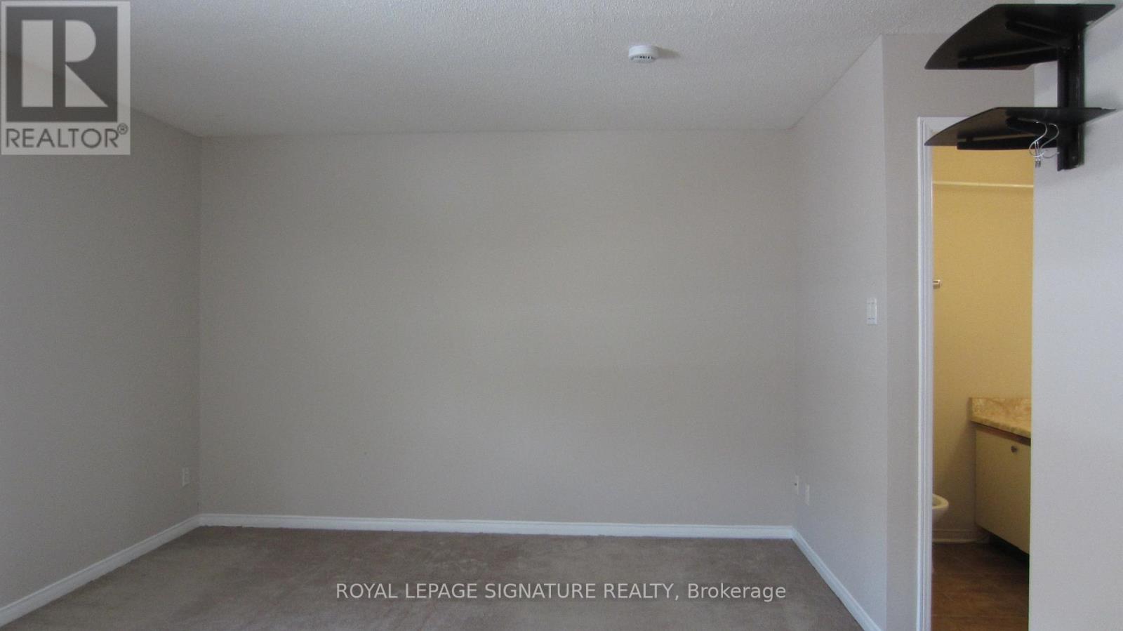 15 - 1039 Cedarglen Gate, Mississauga, Ontario  L5C 3A7 - Photo 12 - W12659756