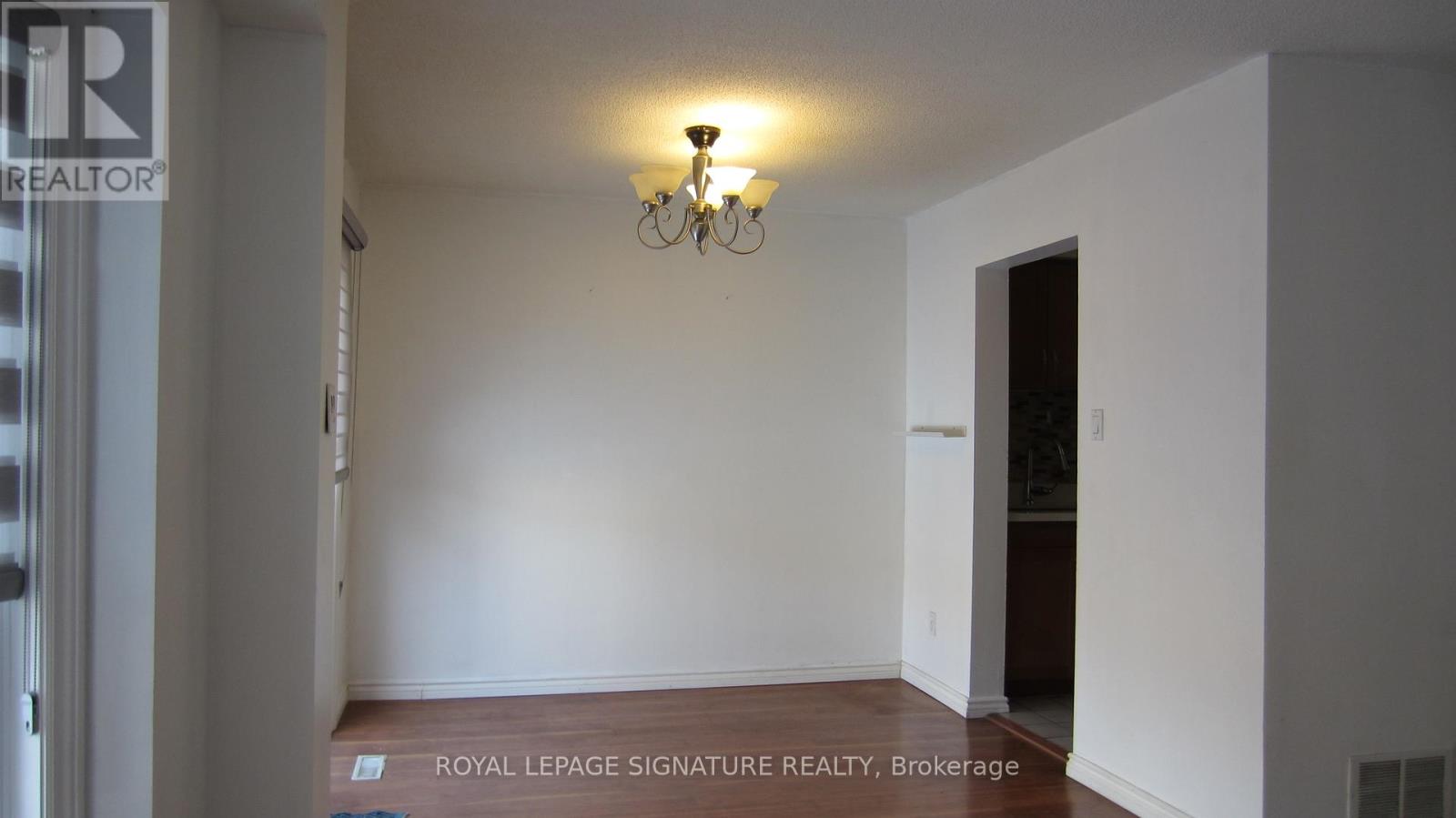 15 - 1039 Cedarglen Gate, Mississauga, Ontario  L5C 3A7 - Photo 4 - W12659756