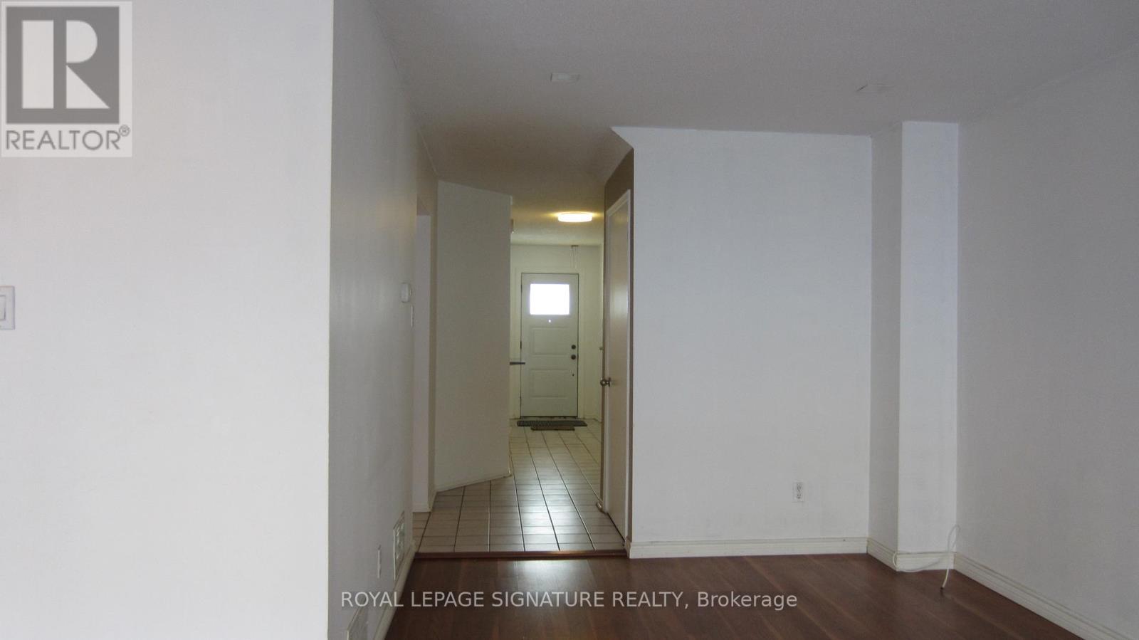 15 - 1039 Cedarglen Gate, Mississauga, Ontario  L5C 3A7 - Photo 5 - W12659756