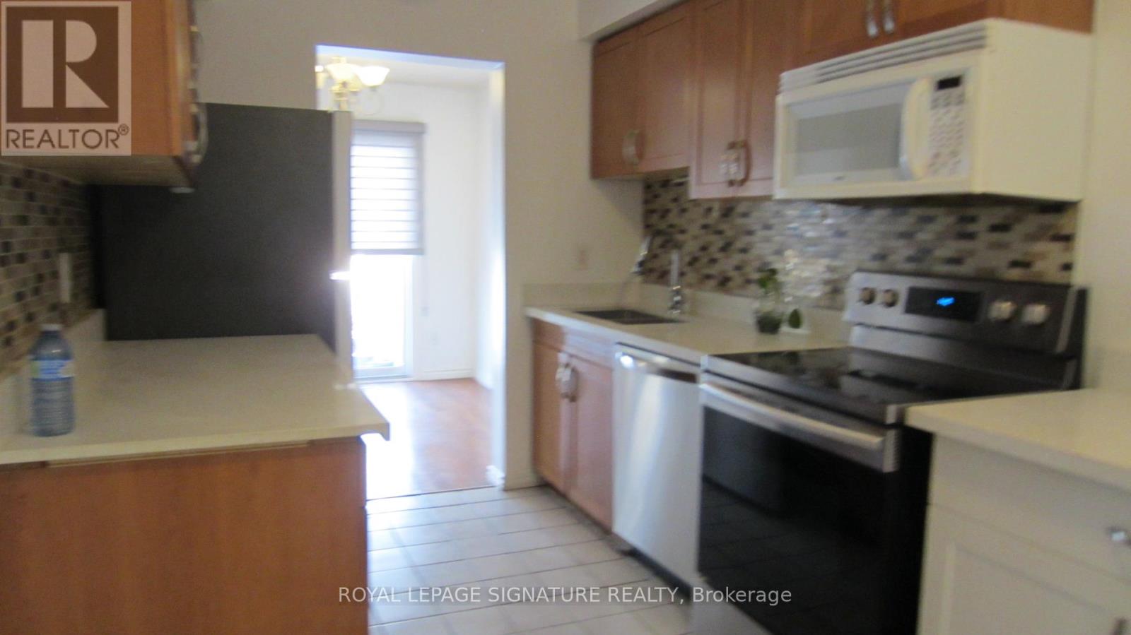 15 - 1039 Cedarglen Gate, Mississauga, Ontario  L5C 3A7 - Photo 6 - W12659756