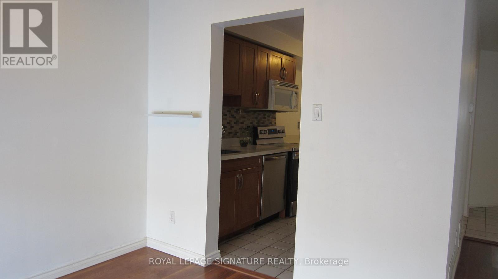 15 - 1039 Cedarglen Gate, Mississauga, Ontario  L5C 3A7 - Photo 9 - W12659756