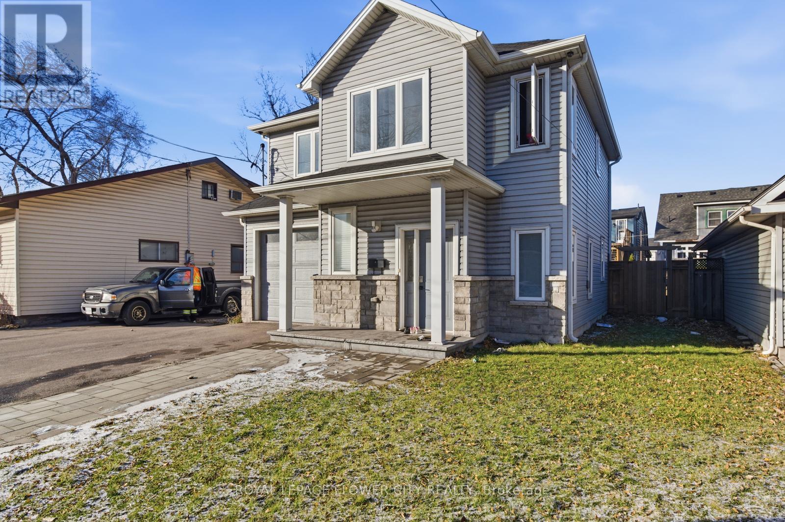 13 Grafton Avenue, Hamilton, Ontario  L8H 7E6 - Photo 2 - X12659746