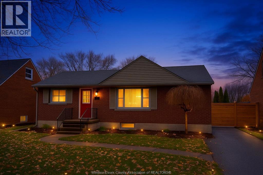 MLS# 25030793: 964 PARKVIEW AVENUE, Windsor, Canada